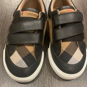 Burberry Child unisex sneaker, black leather with logo print , size 25